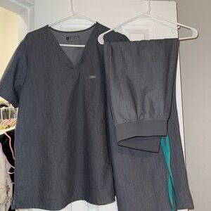 Figs Charcoal Gray Scrub Set